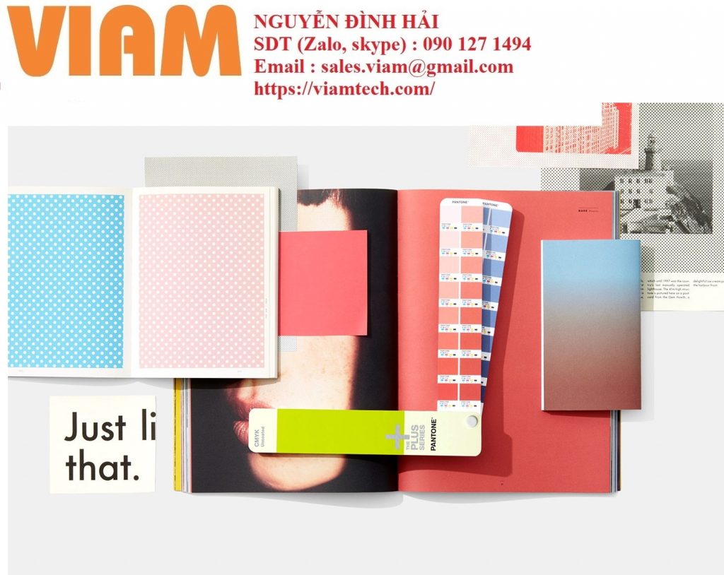 Quạt màu Pantone